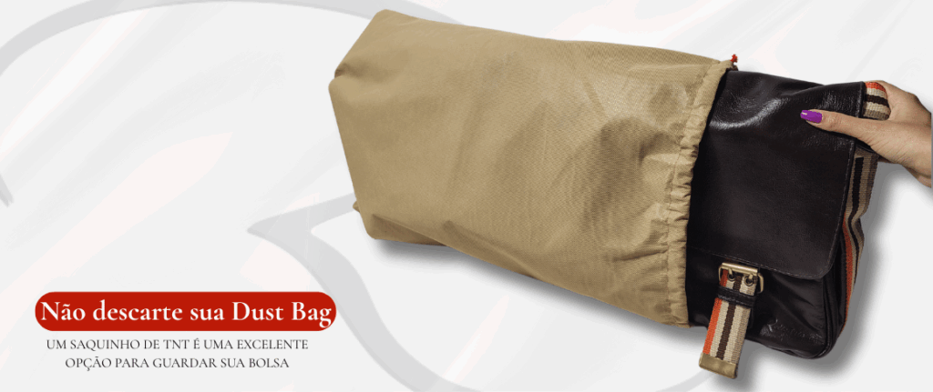Guarde sempre sua bolsa de couro em um saquinho respirável, de material como TNT